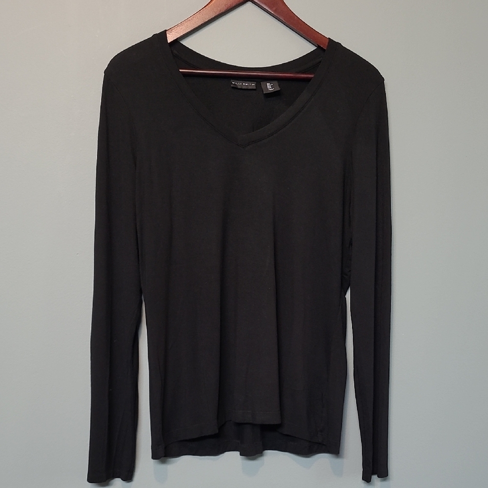 Willi Smith Classic Black V-Neck Long Sleeve Top